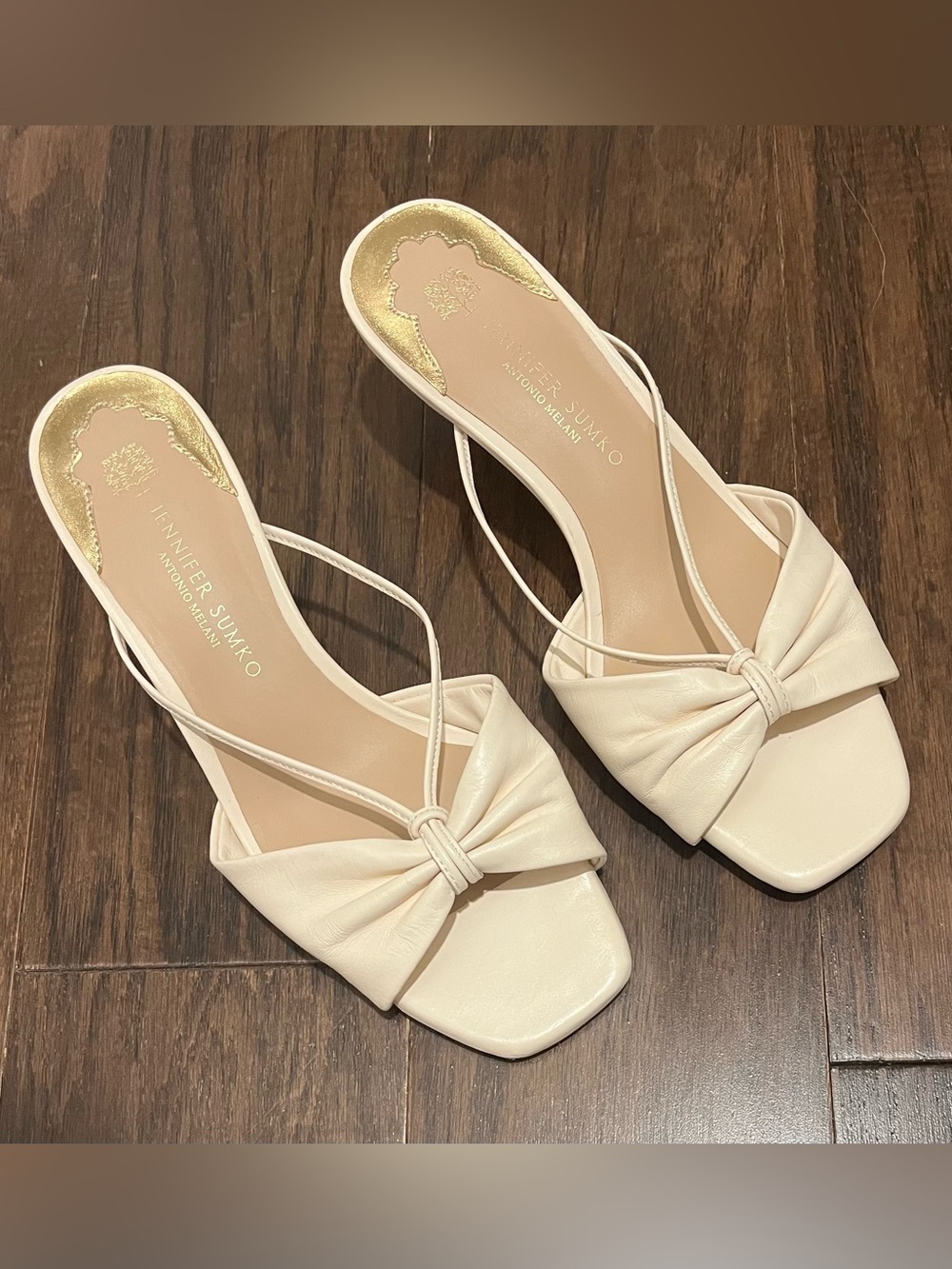 Jennifer Sumko by Antonio Melani white leather sandal kitten heels